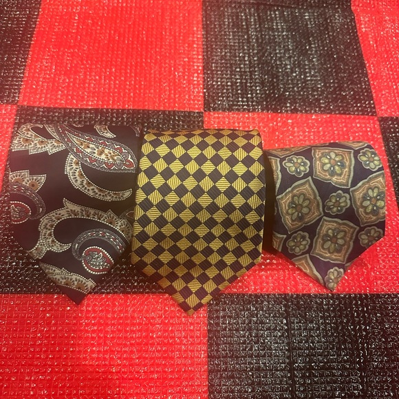 Lot of 3 Christian Dior Mens Silk Ties Ref# 1934 - Picture 2 of 4